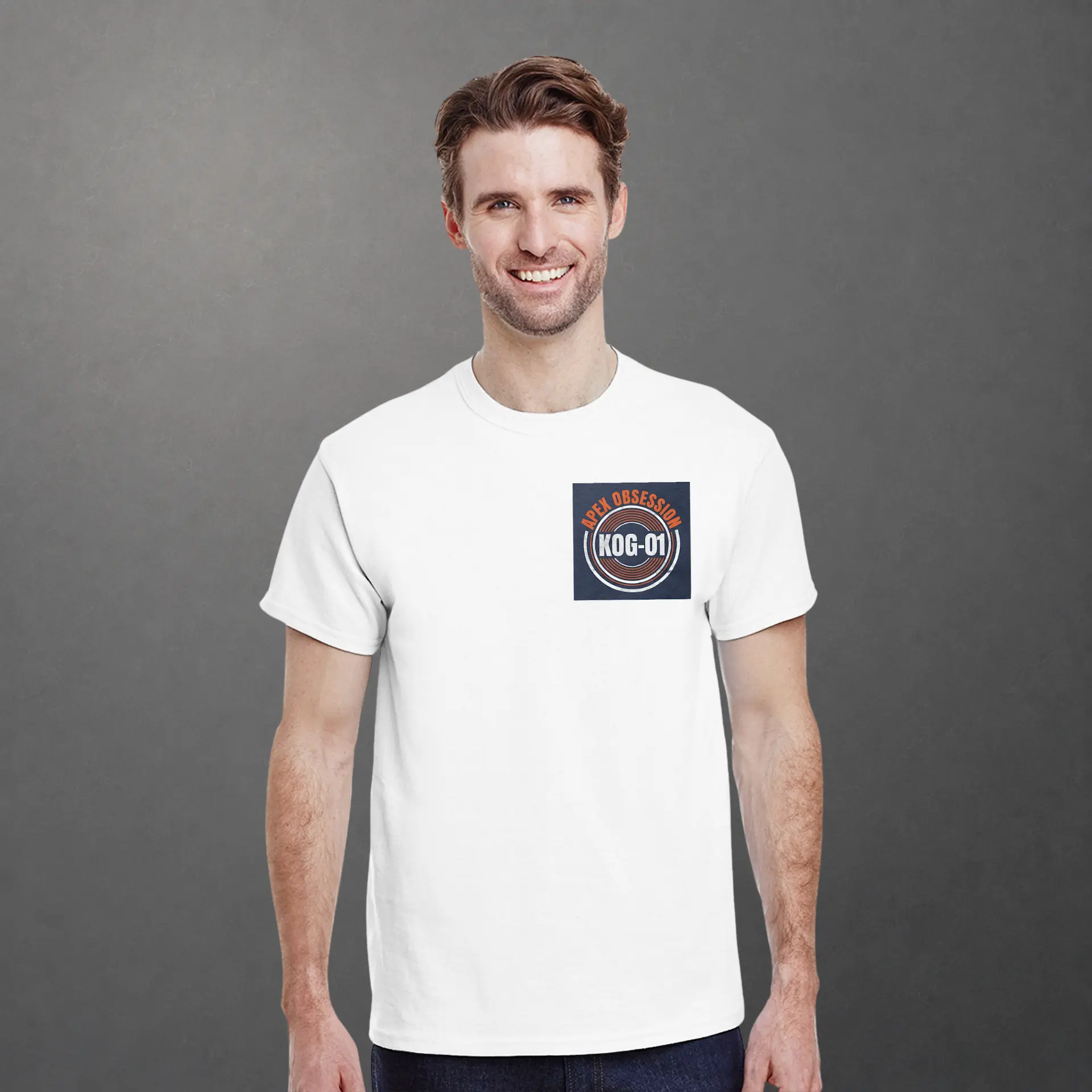 T-shirt karting Apex Obsession Apex Chronicles adulte blanc – vue de face porté