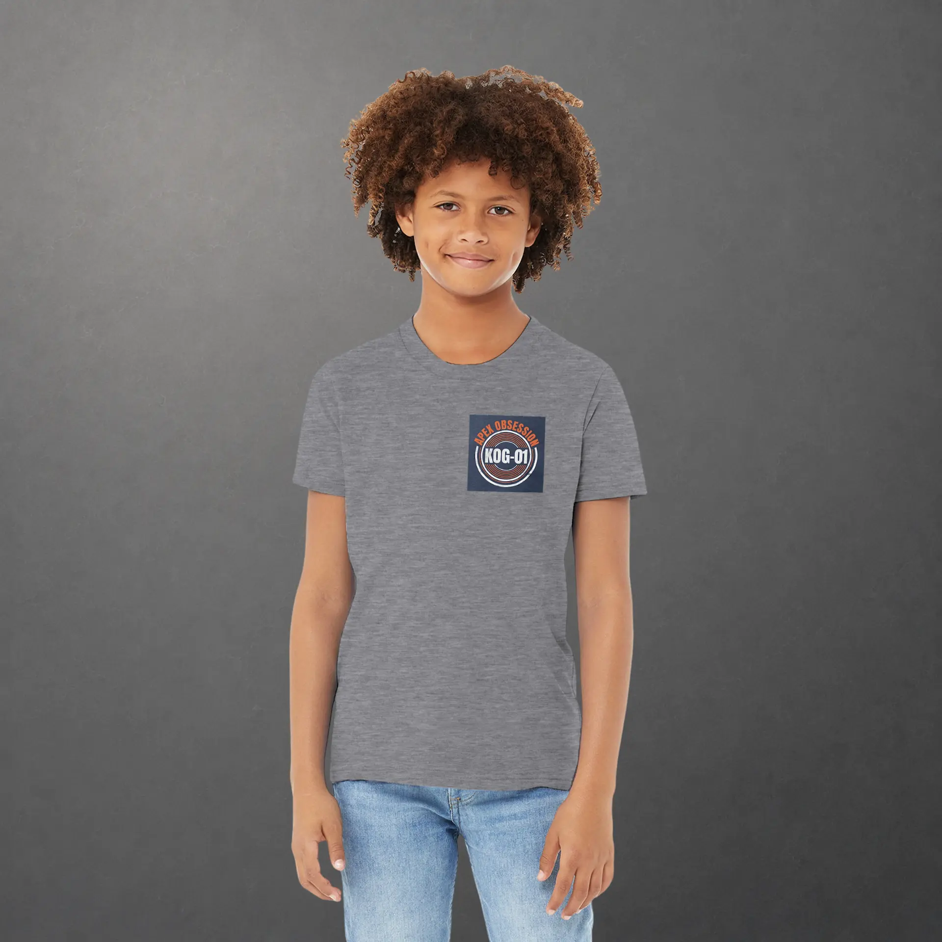 T-shirt karting Apex Obsession Apex Chronicles enfant gris foncé – vue de face porté
