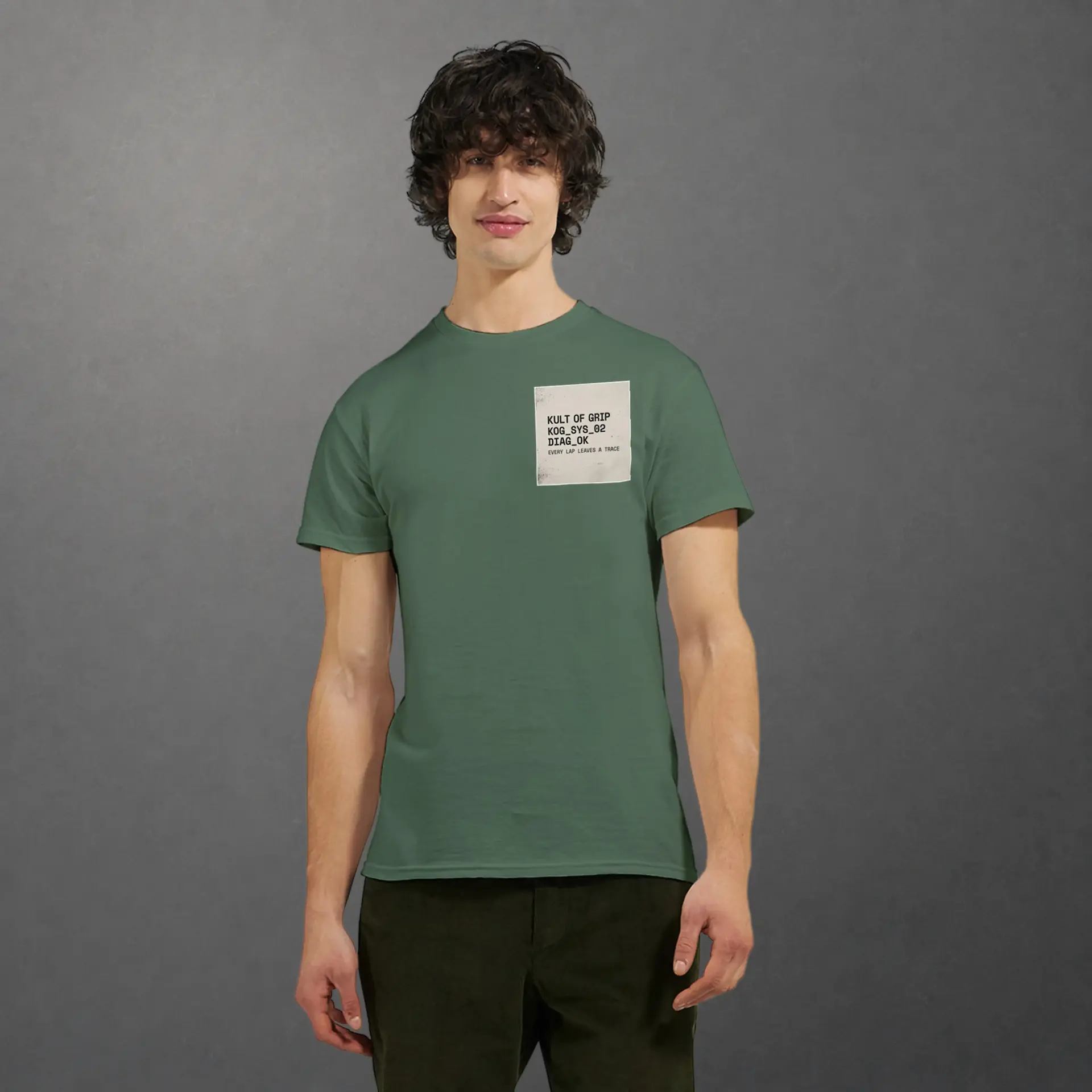 T-shirt karting Telemetry Log and Diagnostic adulte vert olive – vue de face porté