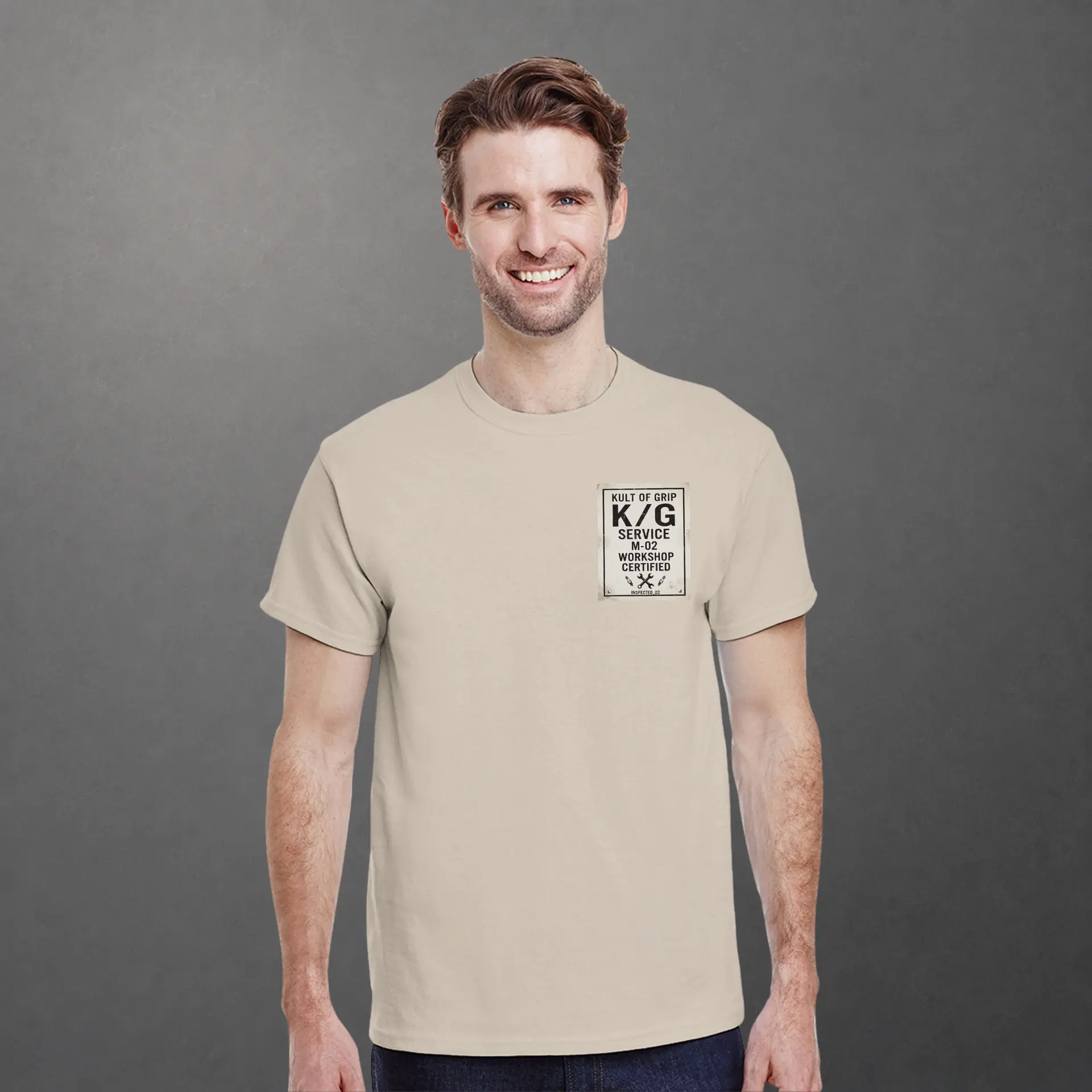 T-shirt karting Mechanical Service Departement adulte sable – vue de face porté
